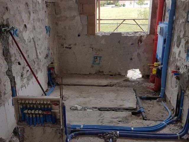 Impianto idrosanitario a pavimento in ristrutturazione a Portogruaro - foto 3
